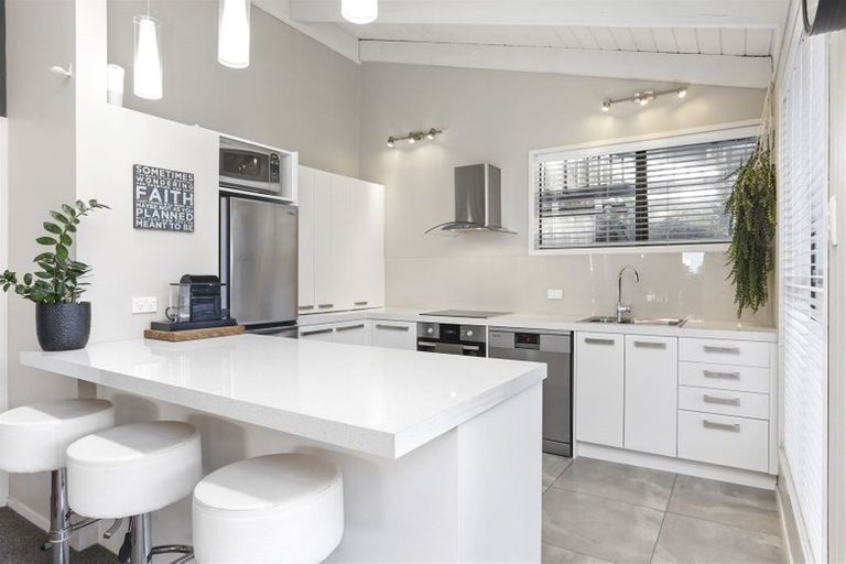 Photo of property in 2/13 Belmont Terrace, Milford, Auckland, 0620