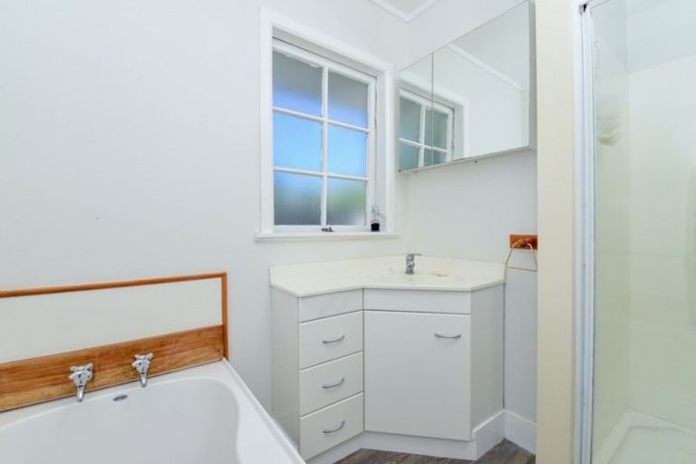 Photo of property in 1 Kohekohe Place, Pukete, Hamilton, 3200