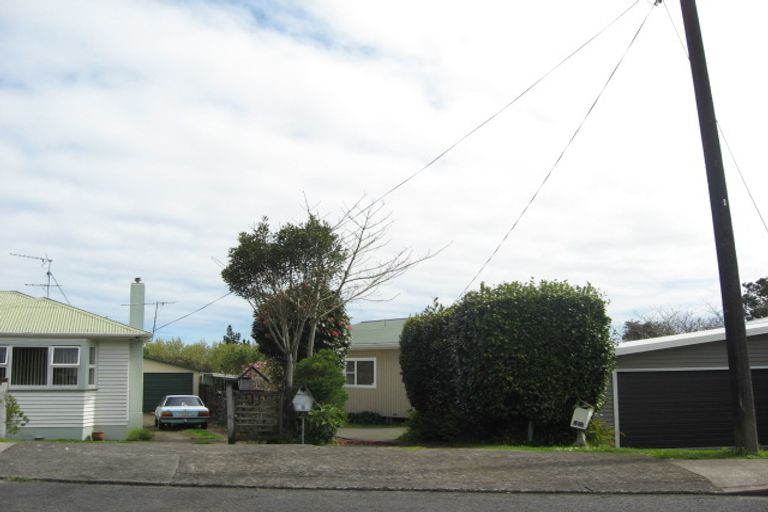 Photo of property in 244 Frankley Road, Frankleigh Park, New Plymouth, 4310