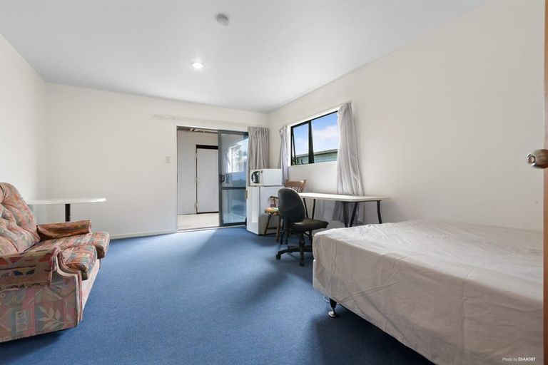 Photo of property in 17a Covil Avenue, Te Atatu South, Auckland, 0610