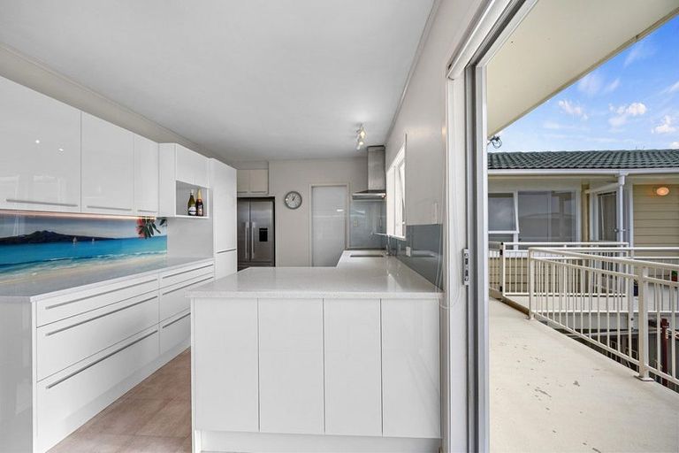 Photo of property in 32 Galaxy Drive, Mairangi Bay, Auckland, 0630