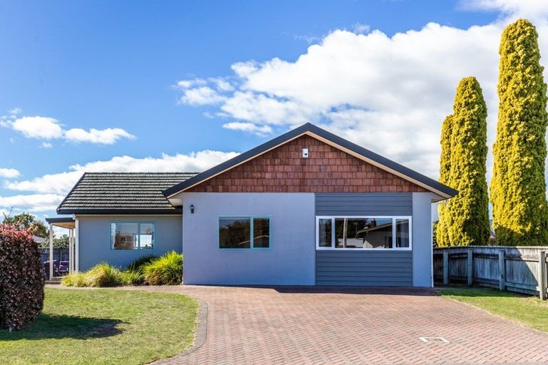 Photo of property in 4 Aubrey Crescent, Rainbow Point, Taupo, 3330