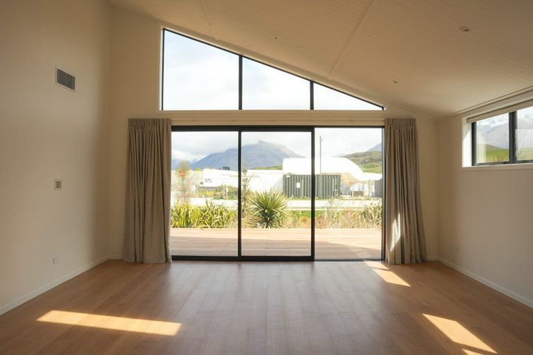 Photo of property in 45 Shelduck Road, Jacks Point, 9371