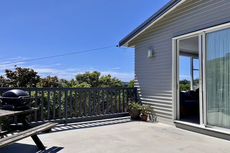 Photo of property in 32 Hollies Crescent, Johnsonville, Wellington, 6037