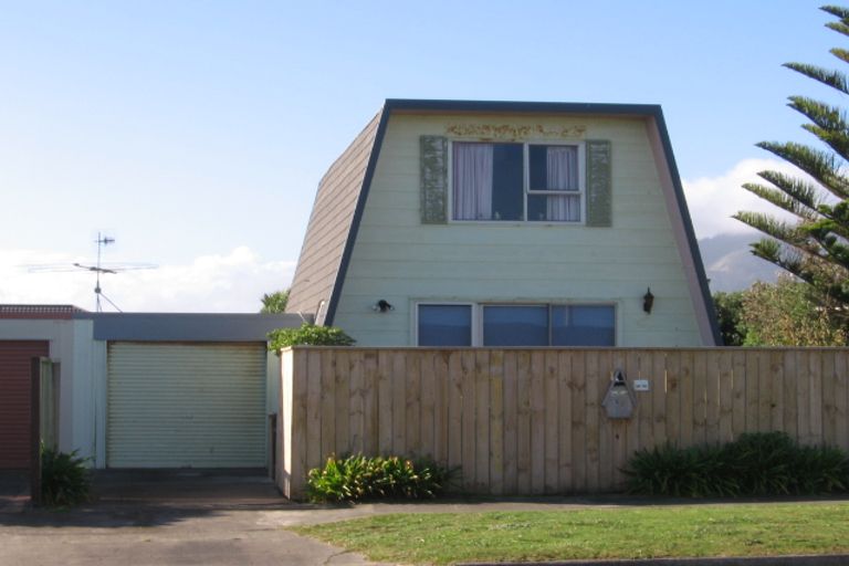 Photo of property in 1b Reeves Street, Waikanae Beach, Waikanae, 5036