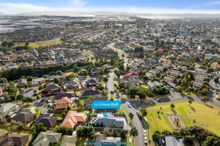 Photo of property in 14 Cyclamen Road, Mangere, Auckland, 2022