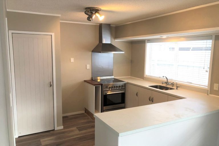 Photo of property in 30b William Bond Street, Stanley Point, Auckland, 0624