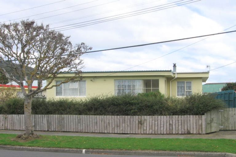 Photo of property in 162 Reynolds Street, Taita, Lower Hutt, 5011