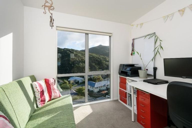 Photo of property in 33 Saddleback Grove, Karori, Wellington, 6012