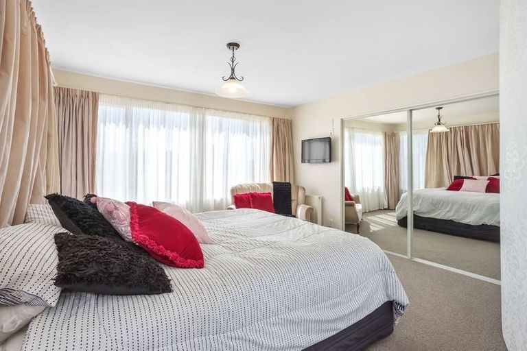 Photo of property in 8 Haddon Lane, Harewood, Christchurch, 8051