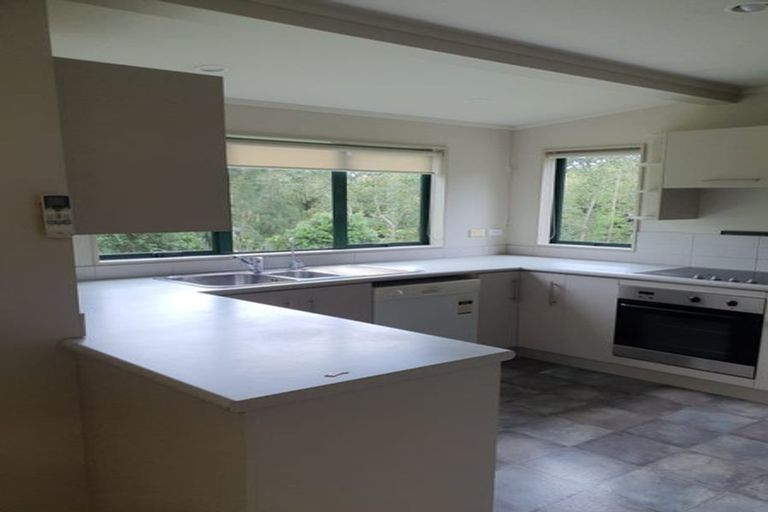 Photo of property in 26 Moontide Road, Kumeu, 0892