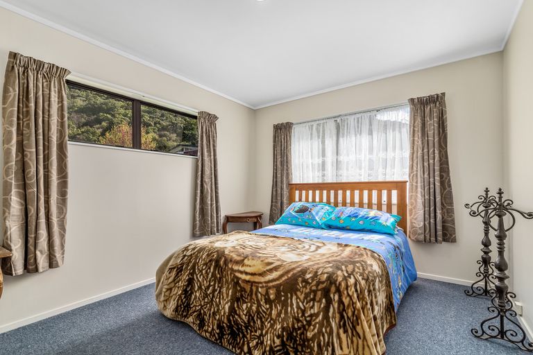Photo of property in 3a Hawk Place, Selwyn Heights, Rotorua, 3015