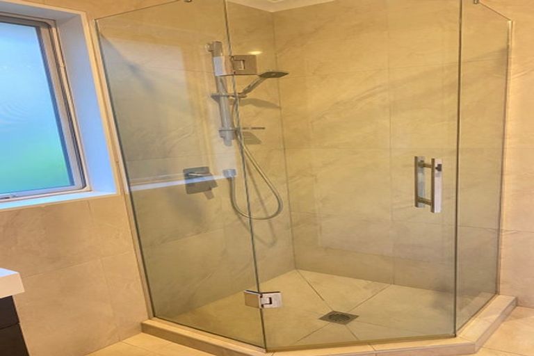 Photo of property in 40 Corricvale Way, Northcross, Auckland, 0630