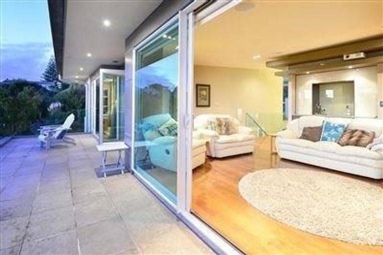 Photo of property in 42a Tindalls Bay Road, Tindalls Beach, Whangaparaoa, 0930