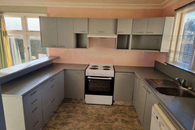 Photo of property in 28 Princess Street, Martinborough, 5711