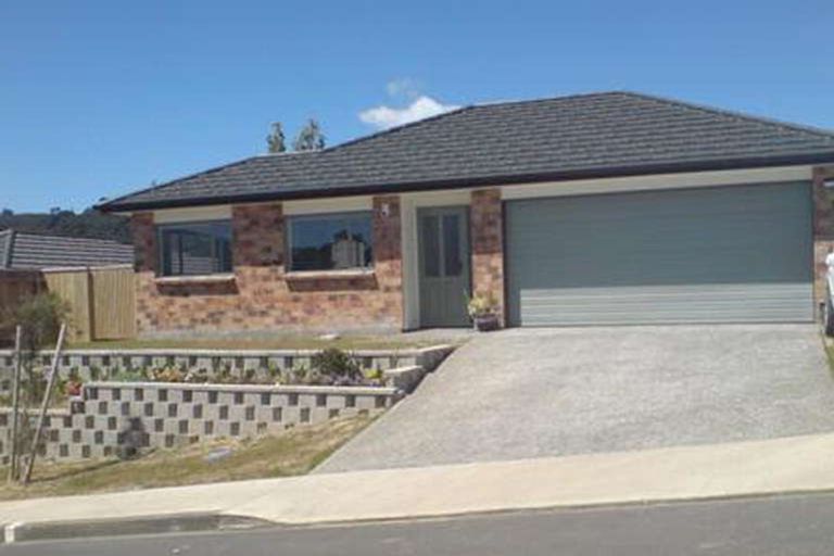 Photo of property in 43 Speldhurst Grove, Stokes Valley, Lower Hutt, 5019
