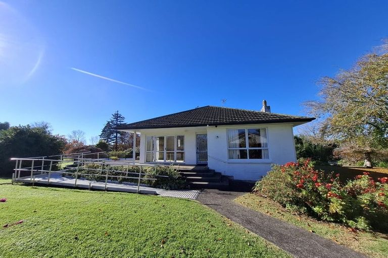 Photo of property in 100 Parrs Cross Road, Henderson, Auckland, 0612