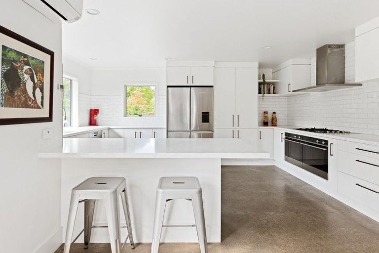 Photo of property in 4 Tauroa Valley, Havelock North, 4130