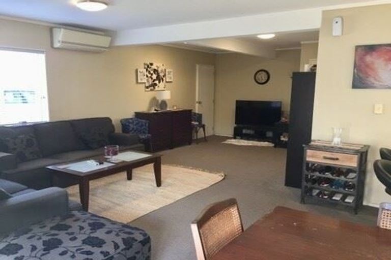 Photo of property in 9 Central Park Drive, Te Atatu South, Auckland, 0610