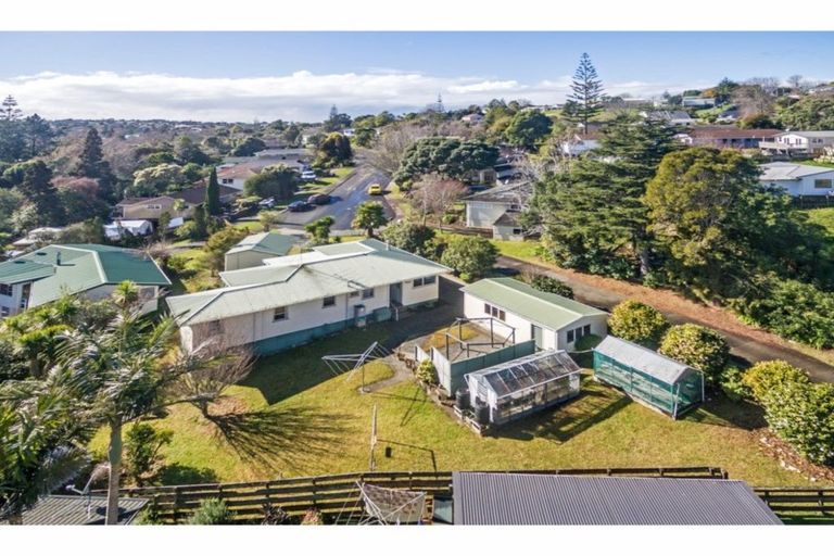 Photo of property in 18 Carina Crescent, Torbay, Auckland, 0630