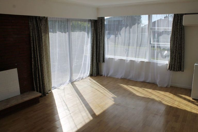 Photo of property in 16 Michelle Place, Mangere, Auckland, 2022
