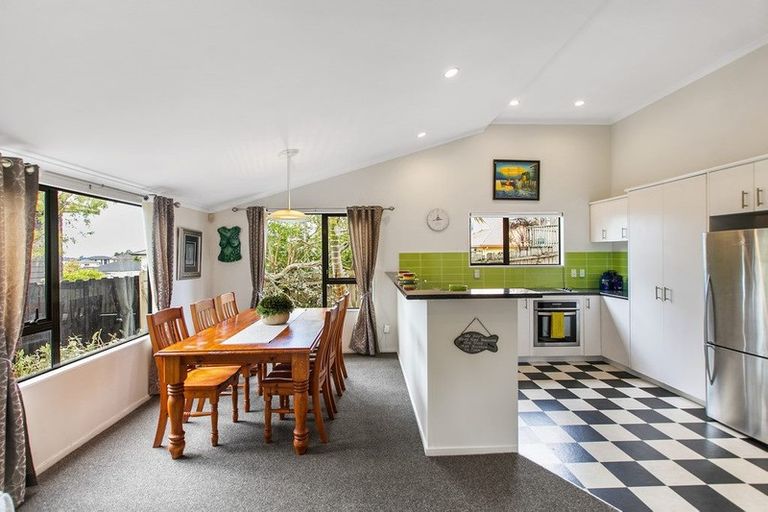 Photo of property in 6 Gerda Place, Ranui, Auckland, 0612