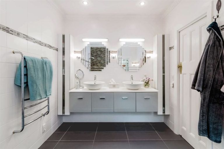 Photo of property in 85 Dyers Pass Road, Cashmere, Christchurch, 8022