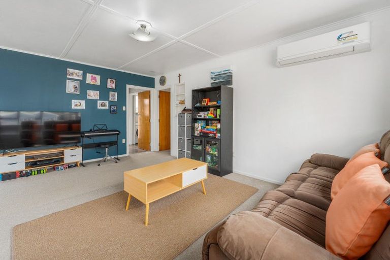 Photo of property in 11a Fox Place, Cloverlea, Palmerston North, 4412