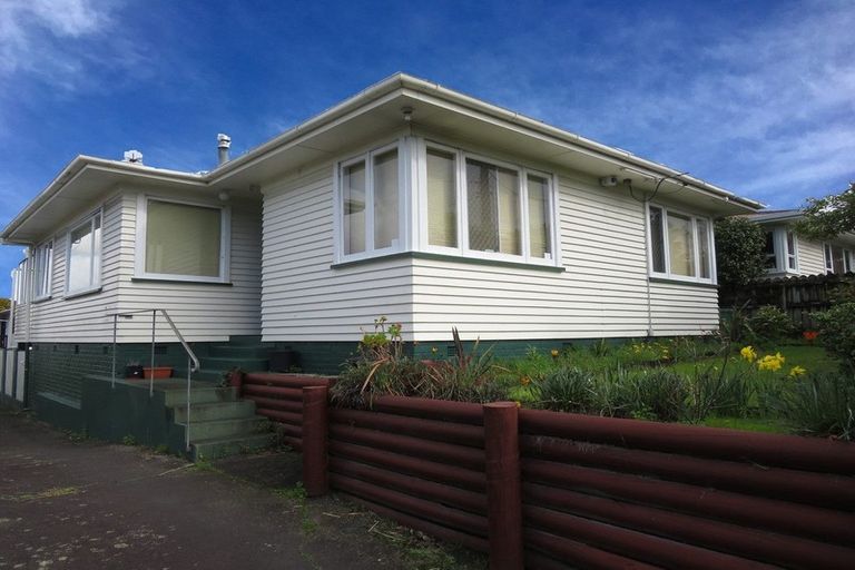 Photo of property in 1/20 Bridge Avenue, Te Atatu South, Auckland, 0610