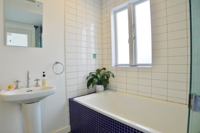 Photo of property in 29 Stafford Road, Northcote Point, Auckland, 0627