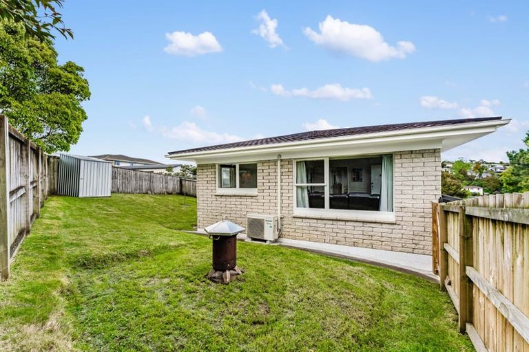 Photo of property in 1/6 Segedin Place, Glenfield, Auckland, 0629