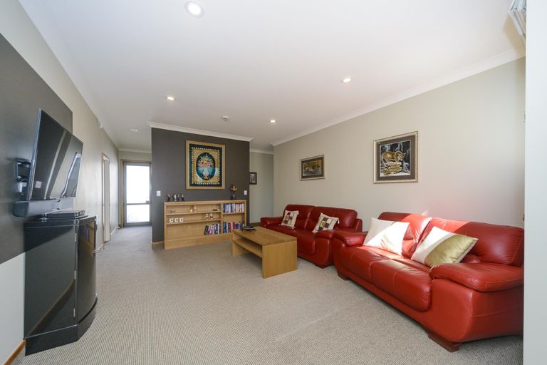Photo of property in 27 The Strand, Fitzherbert, Palmerston North, 4410