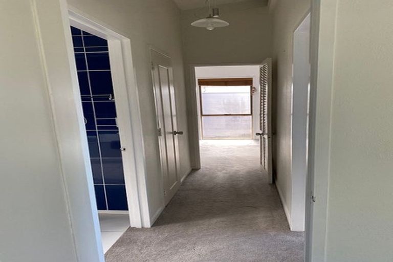 Photo of property in 1/13 Saddleback Rise, Murrays Bay, Auckland, 0630