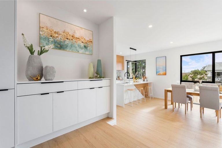Photo of property in 16 Exmouth Road, Northcote, Auckland, 0627