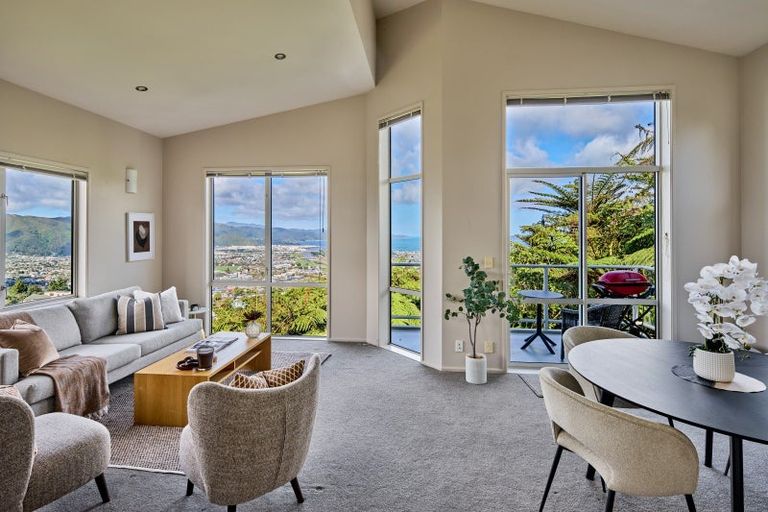 Photo of property in 21 Arahiwi Grove, Tirohanga, Lower Hutt, 5010