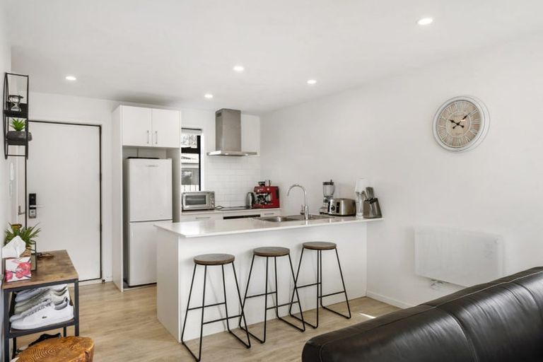 Photo of property in 7/60 Hepburn Road, Glendene, Auckland, 0602