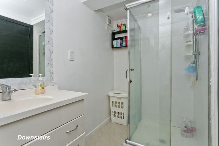 Photo of property in 1/100 Lynn Road, Bayview, Auckland, 0629