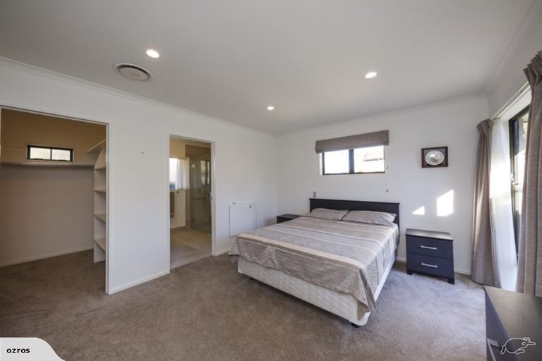 Photo of property in 10 The Oaks, Awapuni, Palmerston North, 4412