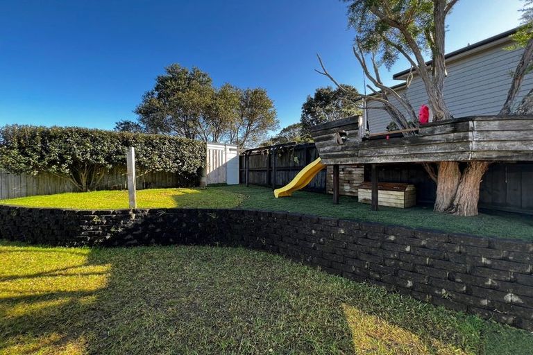 Photo of property in 2/39 Camrose Place, Glenfield, Auckland, 0629