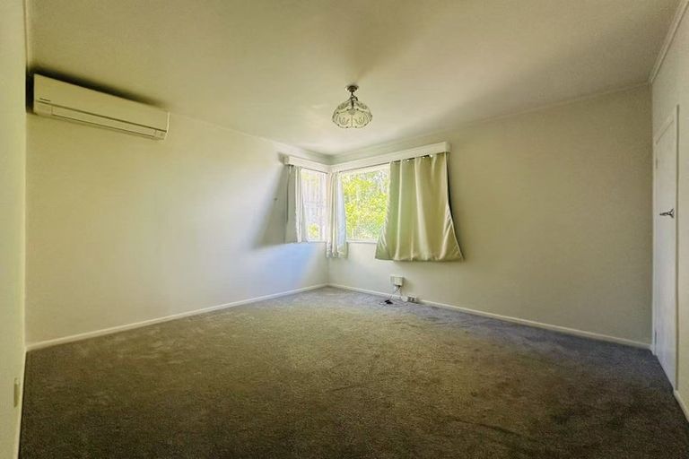 Photo of property in 32 Bond Crescent, Forrest Hill, Auckland, 0620