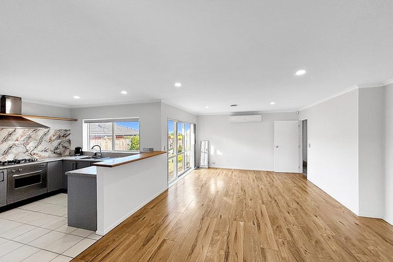 Photo of property in 60 Magic Way, Randwick Park, Auckland, 2105
