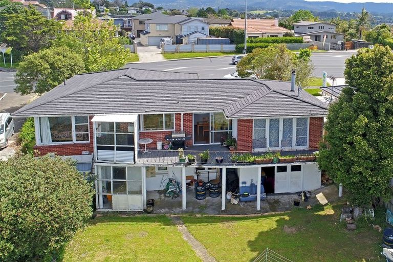 Photo of property in 4247 Great North Road, Glendene, Auckland, 0602