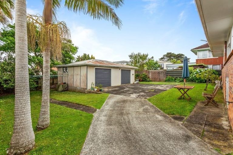 Photo of property in 1/5 Dudding Avenue, Northcote, Auckland, 0627