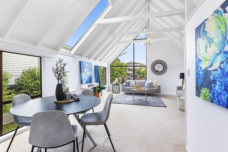 Photo of property in 84 Amapur Drive, Khandallah, Wellington, 6035