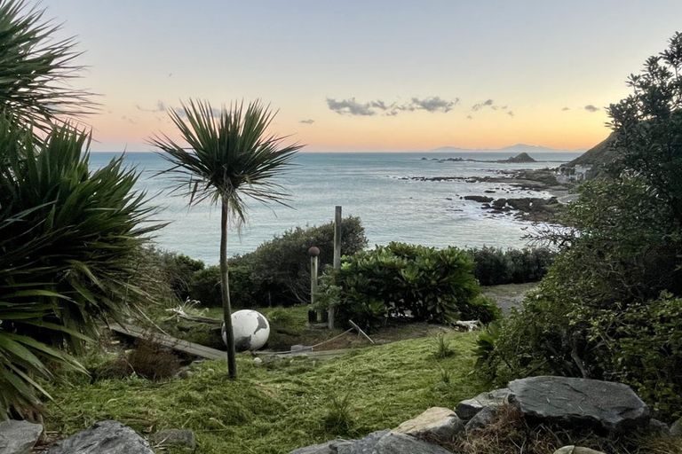 Photo of property in 235 Houghton Bay Road, Houghton Bay, Wellington, 6023