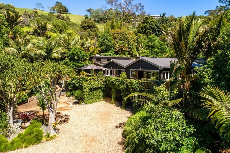Photo of property in 27-29 Te Toki Road, Ostend, Waiheke Island, 1081