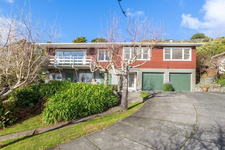 Photo of property in 4 Wilmshurst Place, Tawa, Wellington, 5028