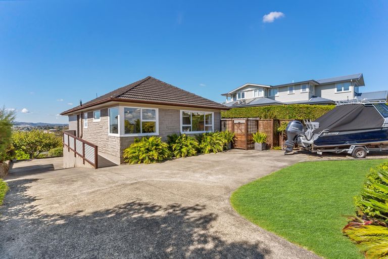 Photo of property in 37 Mellons Bay Road, Mellons Bay, Auckland, 2014