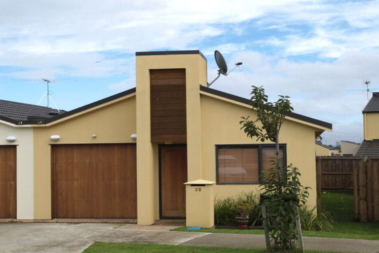 Photo of property in 35 Puma Drive, Golflands, Auckland, 2013