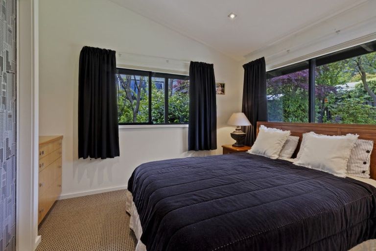 Photo of property in 5 Mincher Road, Kelvin Heights, Queenstown, 9300